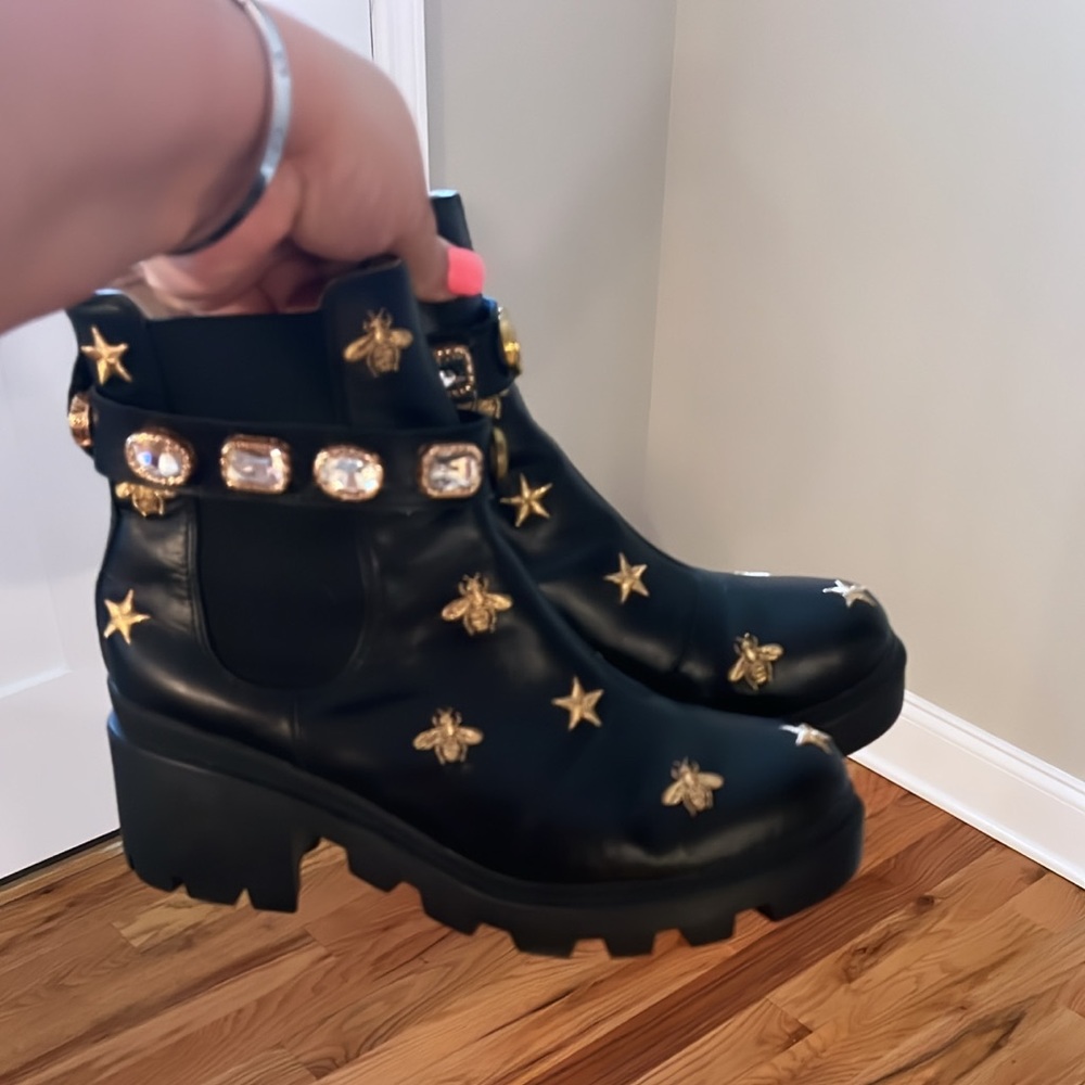 Star/bee winter boots